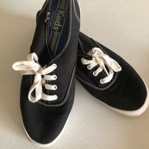 Black 6.5 Keds